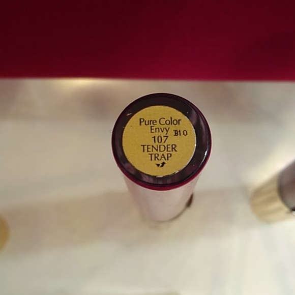 Estee Lauder Makeup - Picture 6 of 8